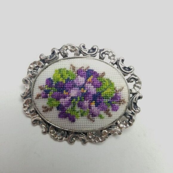 Vintage Purple Pansy Cross Stitch Style Brooch Silver Tone Setting Floral Estate - Picture 6 of 6